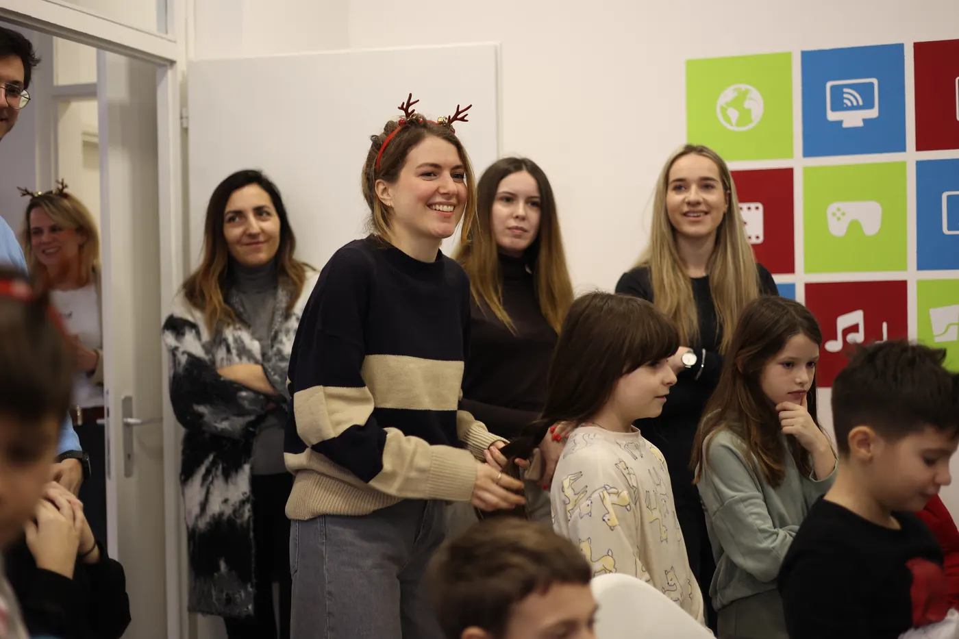 Deca tokom kreativne proslave u centru
